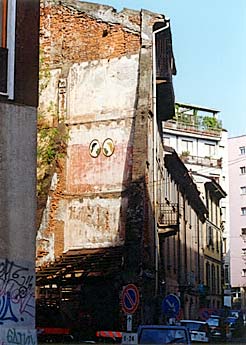 Anna Valeria Borsari, Spaccato urbano, via Anfiteatro 7, Milano, 1999